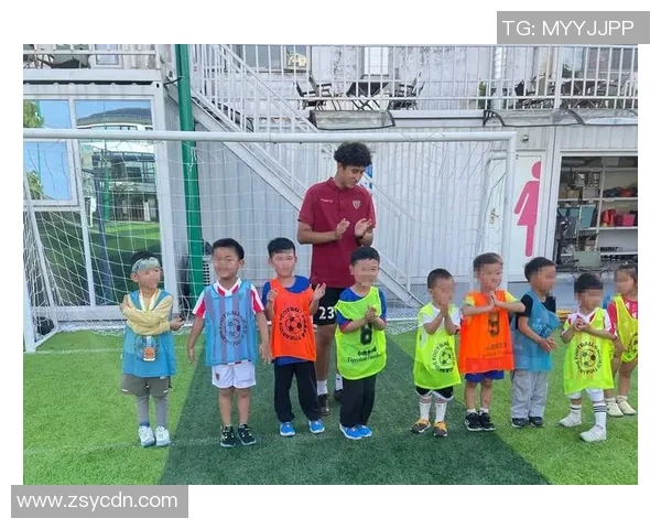 儿童足球手工画创意大赛让孩子们在艺术中体验足球的乐趣与团队精神